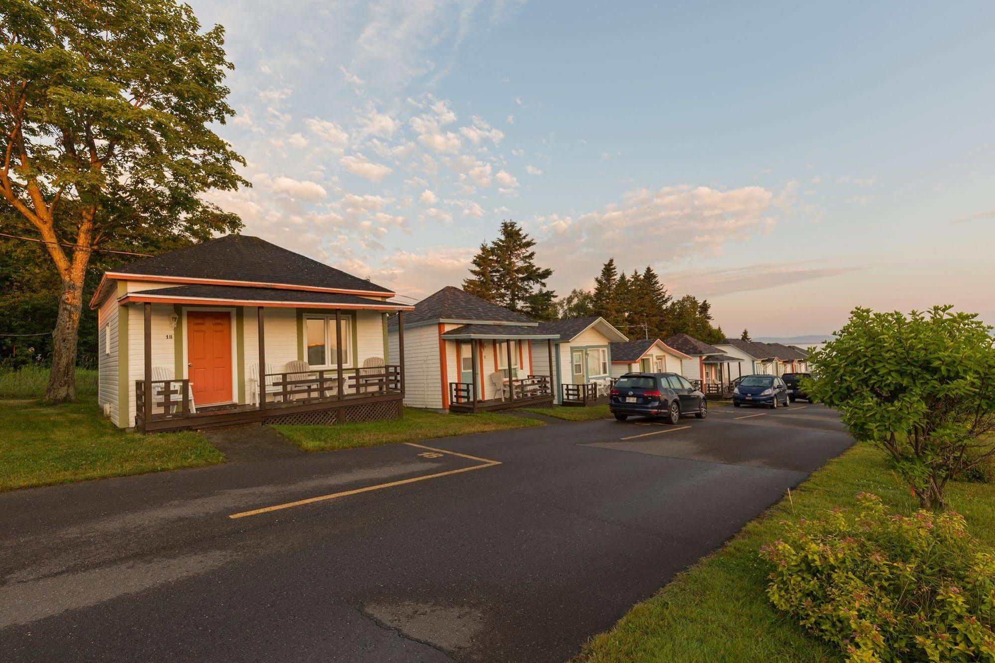 Motel Au Fleuve D'Argent รีวีแยร์-ดู-ลู ภายนอก รูปภาพ