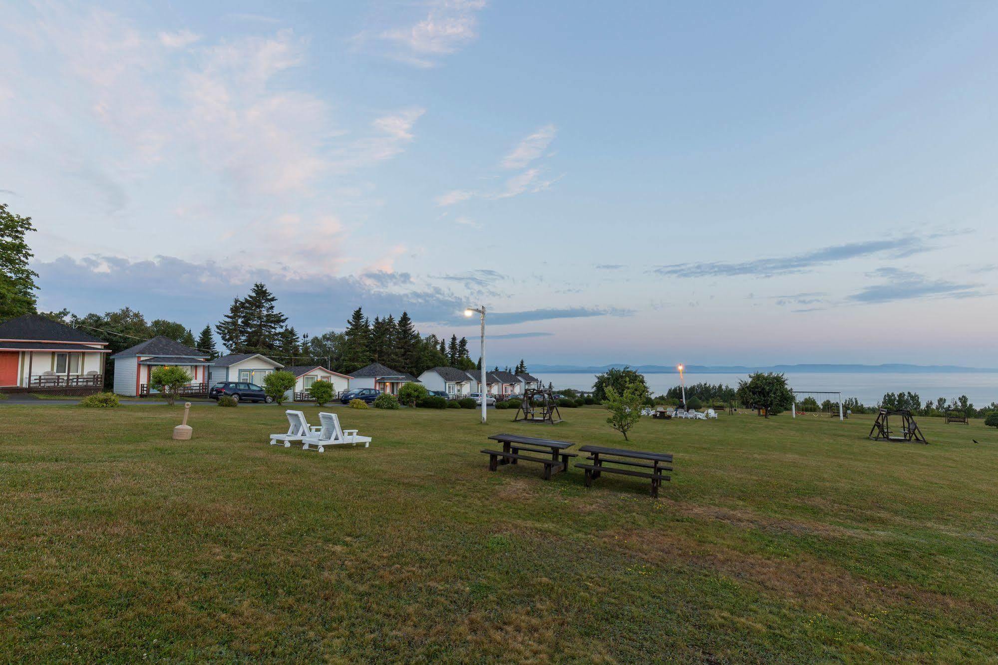 Motel Au Fleuve D'Argent รีวีแยร์-ดู-ลู ภายนอก รูปภาพ